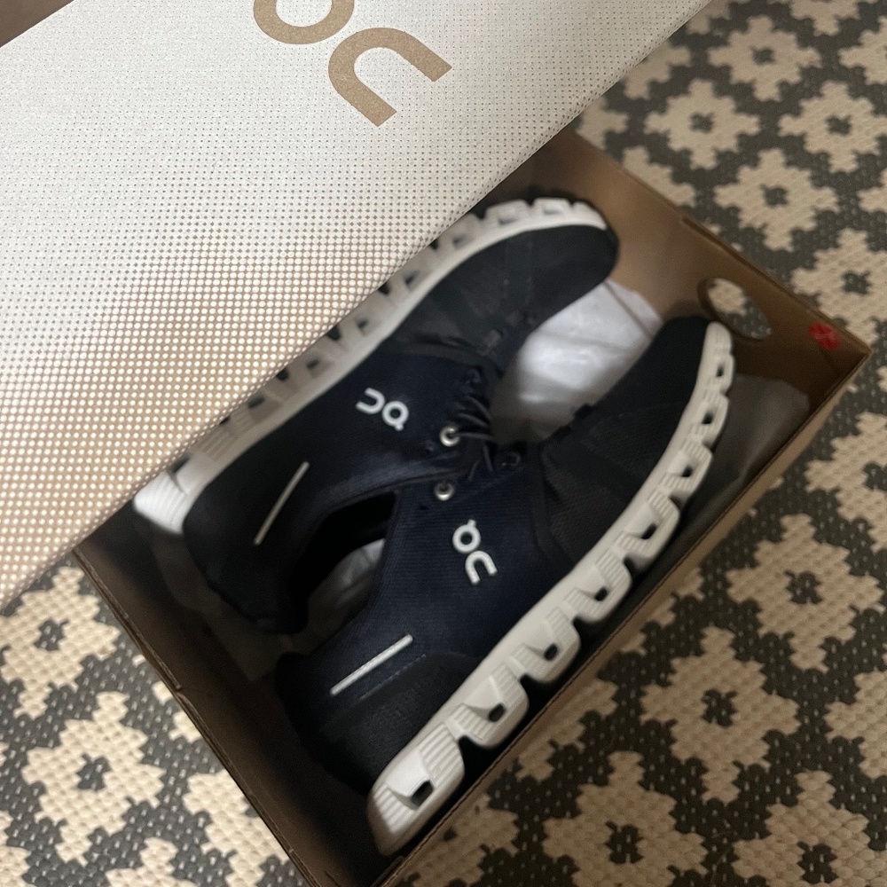 On Cloud 5 Running Shoe women’s 8.5